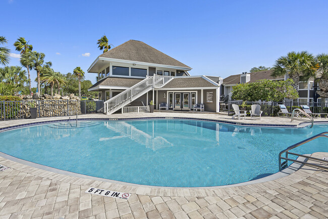 Building Photo - The Club At Town Center Rental