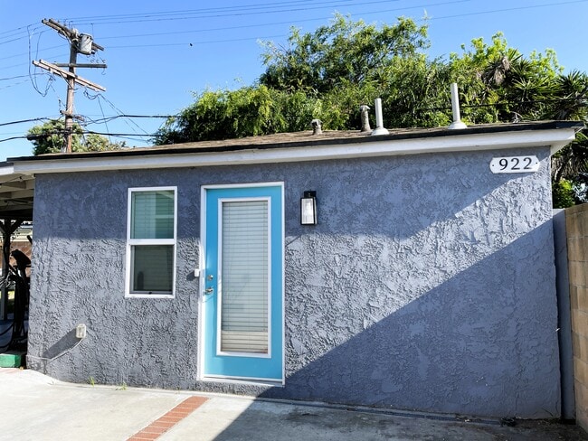 Photo - 922 E Century Blvd