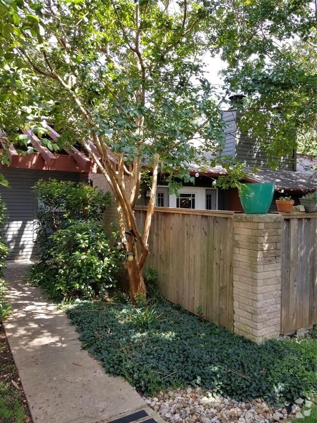 Building Photo - 3815 Menchaca Rd Unit 18 Rental