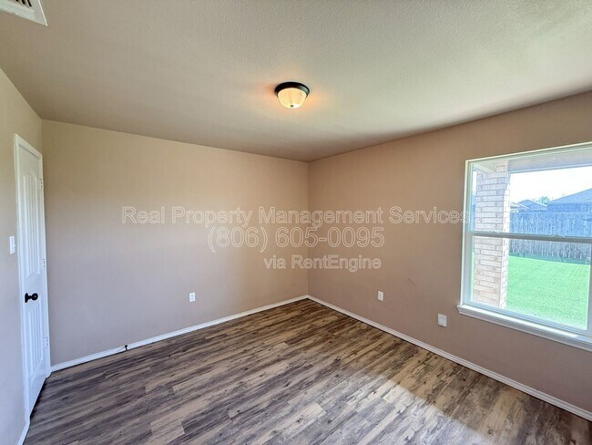 Photo - 2420 N Avenue P