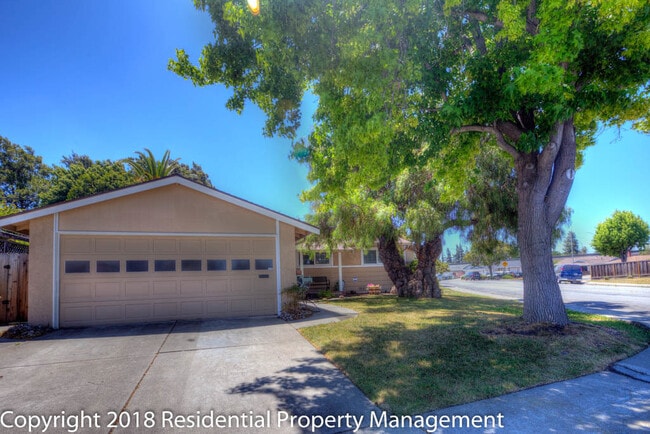 Updated 3 Bed / 2 Bath Home on Corner Lot - Updated 3 Bed / 2 Bath Home on Corner Lot