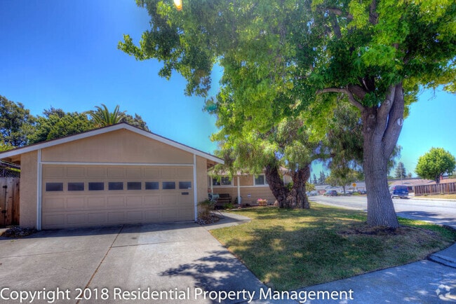Building Photo - Updated 3 Bed / 2 Bath Home on Corner Lot