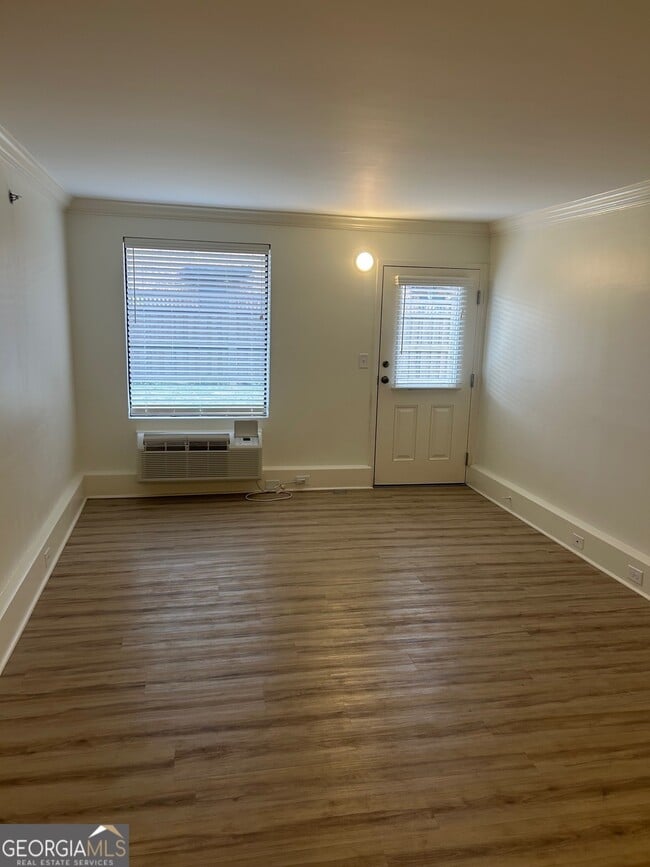 Photo - 712 Ave A NE