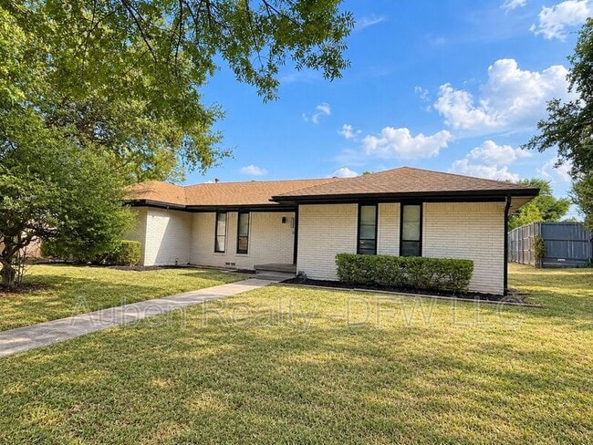 2404 Kentfield Dr