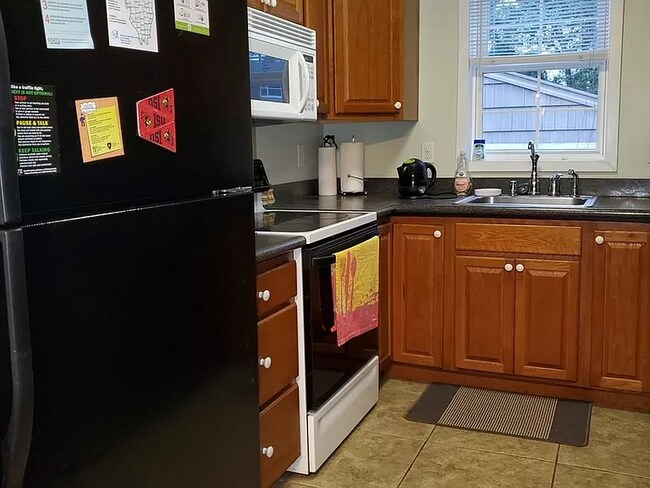 Kitchen - 107 E Poplar St