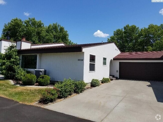 Building Photo - South Richland Townhouse for rent