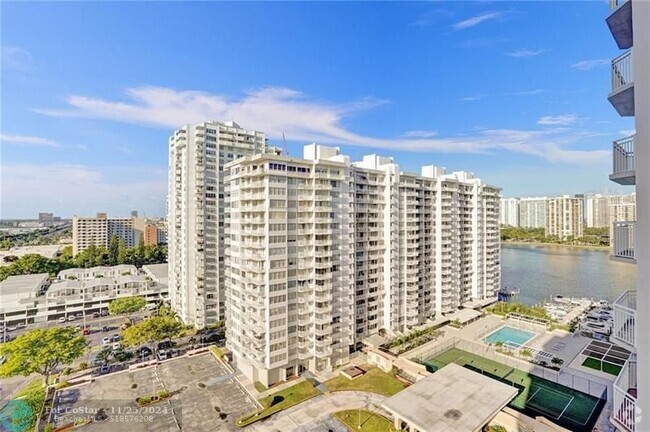 Building Photo - 18011 Biscayne Blvd Rental