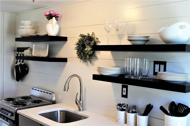 Building Photo - 283 Spring St