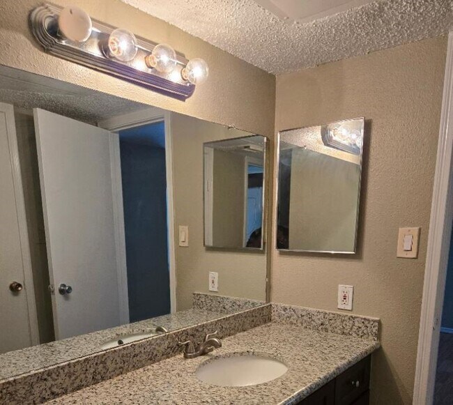 Photo - 12660 Ashford Point Dr Unidad 613