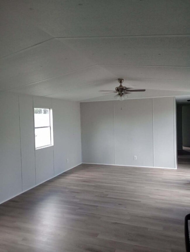 Photo - 675 Airport Rd