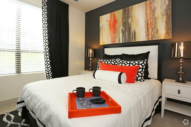 2BR, 2BA - 1116 SF