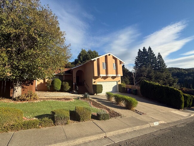 3-Bedroom Single Family Home in El Sobrant... - 3-Bedroom Single Family Home in El Sobrant...