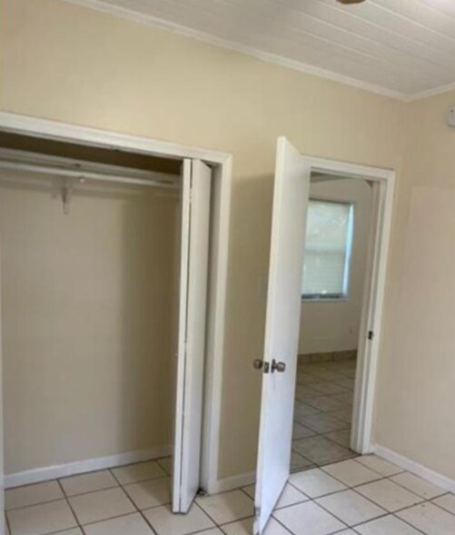 Photo - 470 NE 162nd St
