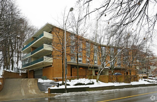 Photo - Warwick Plaza Apartments