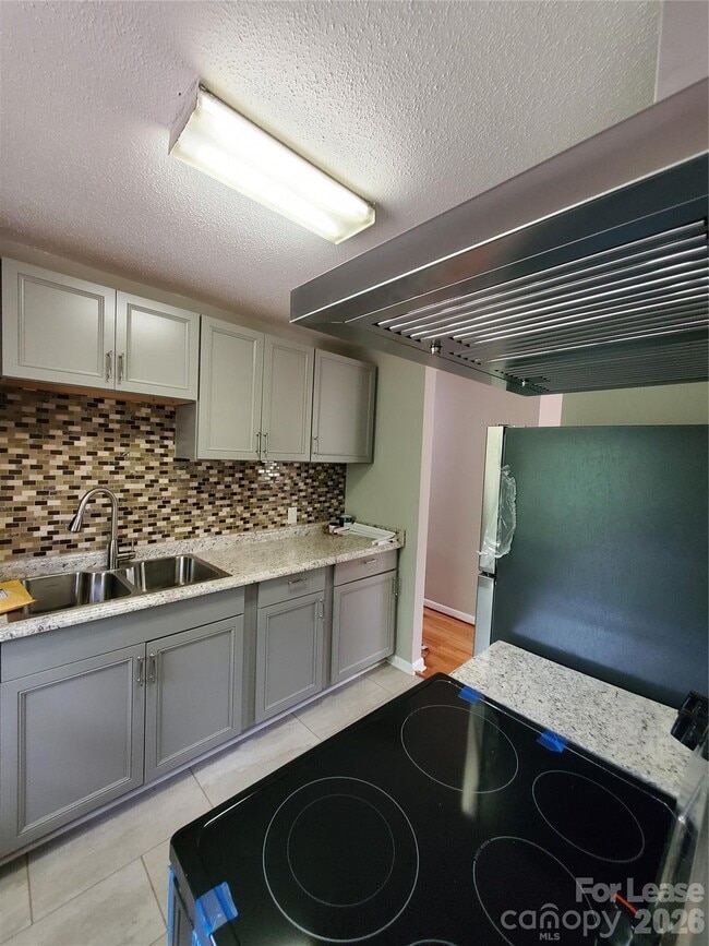 Photo - 1122 Rolling Ln