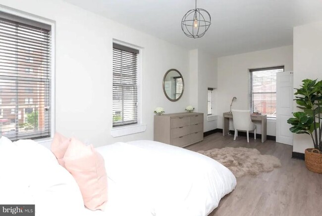 Building Photo - 930 N Calvert St Unit 3A