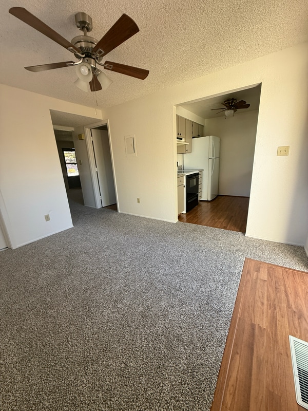 Photo - 850 Travis Dr