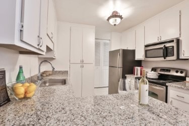 Photo - 1760 Halford Ave