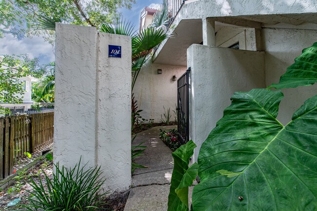 Photo - 502 Via Del Oro Dr