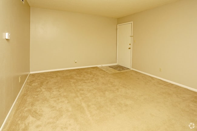 1BR, 1BA - 650 SF