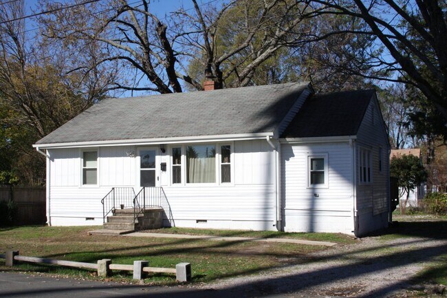 Photo - 104 N Cedar Ave