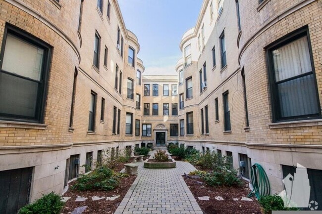 Building Photo - 2 bedroom in Chicago IL 60610 Unit 1220-A3 Rental