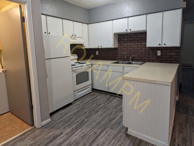 Photo - 5033 Hawthorne Rd Unit 2