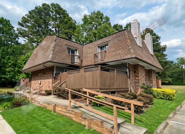 Building Photo - Beautiful 2 bedroom 2.5 bath Condo w/ Reserved Parking Space @ Finley Forest, Chapel Hill, Availa...