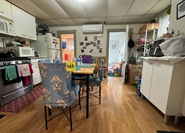 Building Photo - 10 Fulkerson St Unit 2br Rental