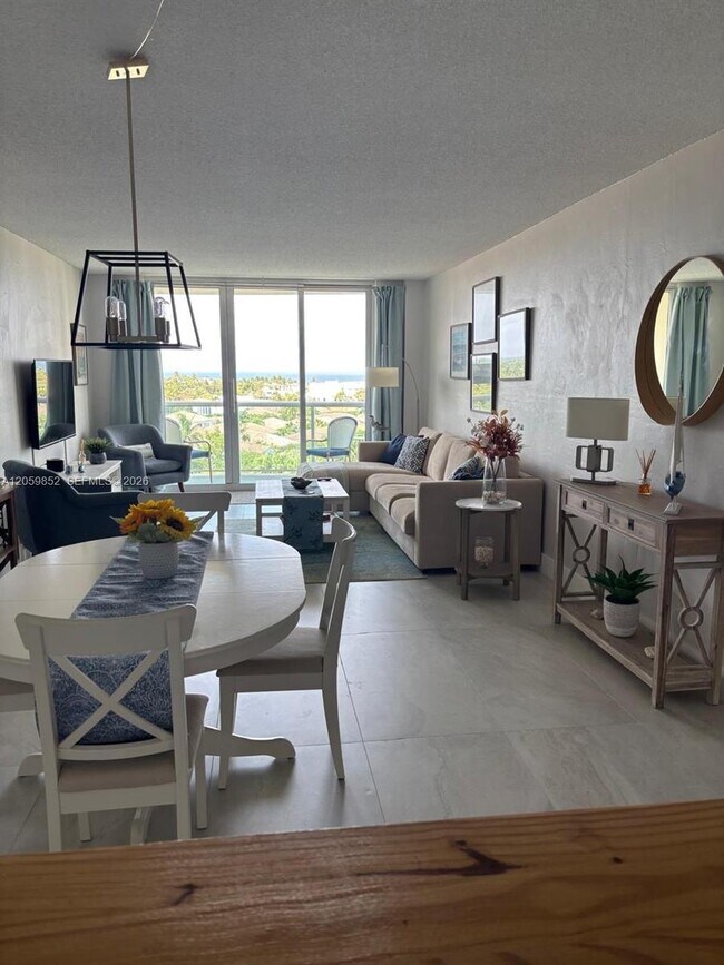 Building Photo - 19380 Collins Ave Unit 818