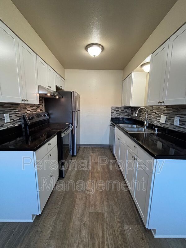 Building Photo - 1002 NE 86th St