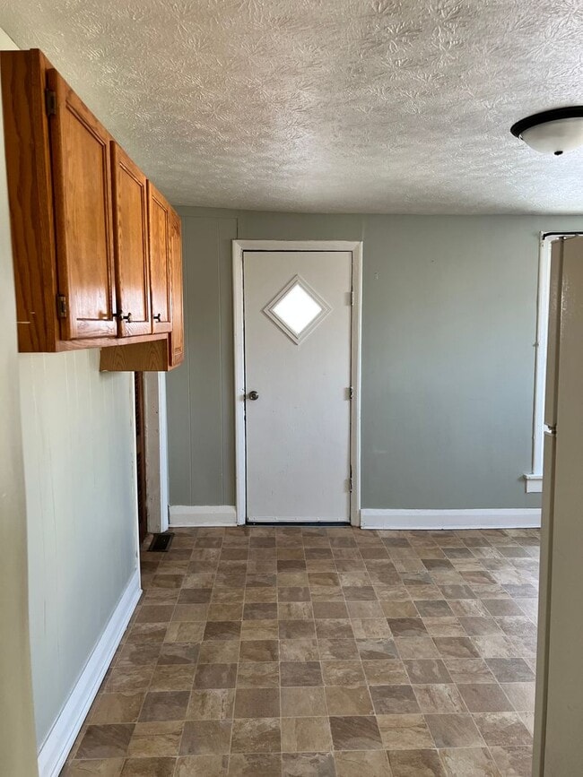 Photo - 3 bedroom 1 bath home!