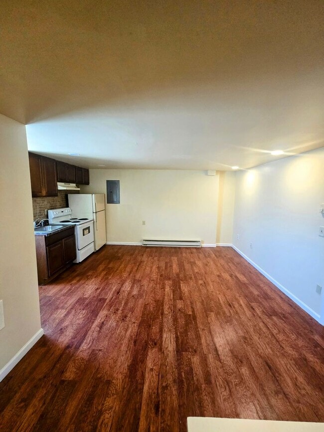 Building Photo - 1239 W Chew St Unit 3 Rental