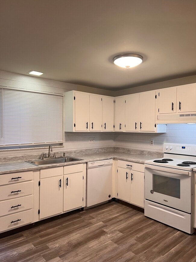 Photo - 7616 Mt Hood