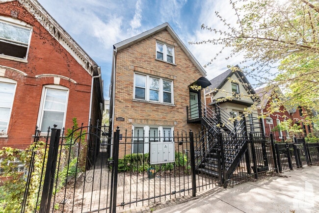 Building Photo - 2335 W Moffat St Unit 3