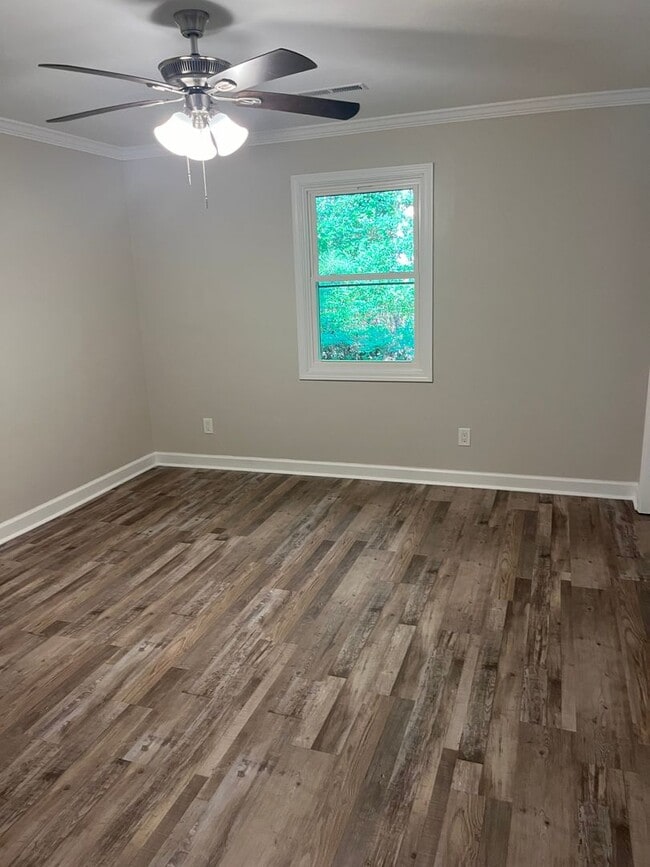 Photo - 11 Oakcrest Trail NE Unit APT B