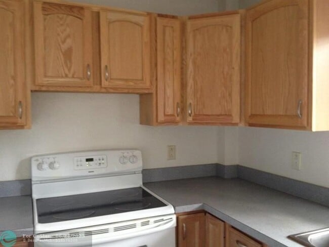 Photo - 19 Meridian Ave