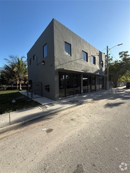 Building Photo - 214 NW 11th St Unit B Rental