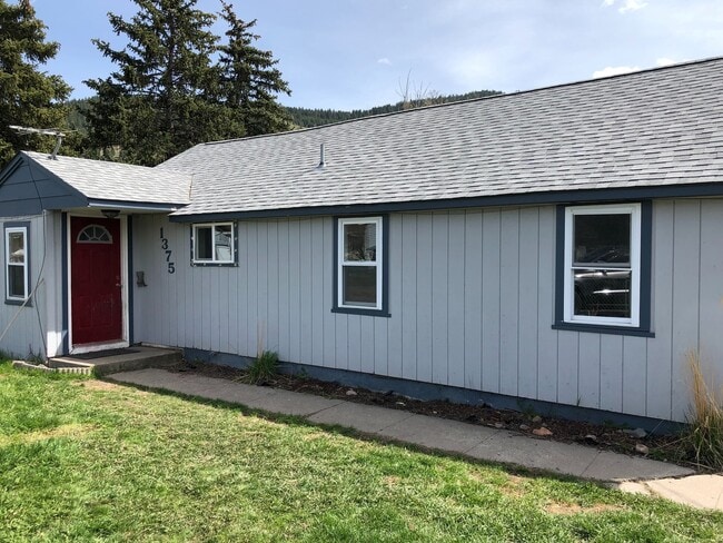Building Photo - Rattlesnake home for lease!