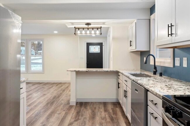 Photo - 504 W Broadway St