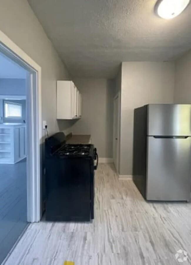 Building Photo - 621 N Brookfield St Rental