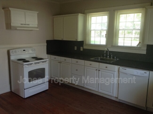 Photo - 221 Ross St