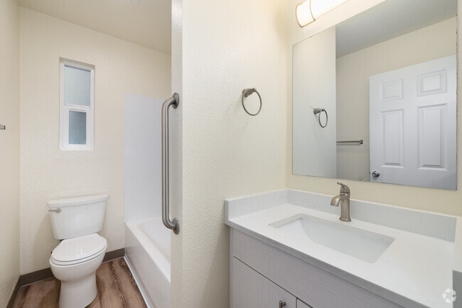 3BR, 2BA - 1,100SF - Bathroom