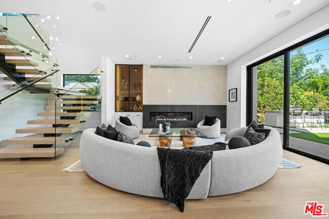 Photo - 4818 Norwich Ave