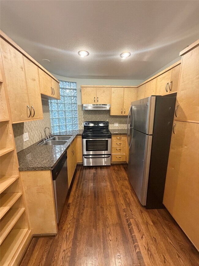 Photo - 1417 23rd Street Rear Unit 10