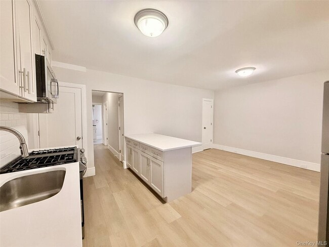 Photo - 678 Willis Ave