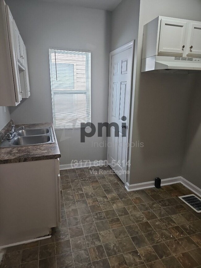 Photo - 114 Adler St