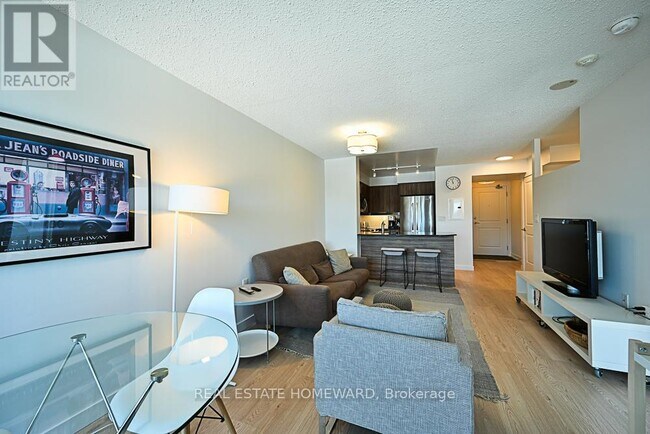 Photo - 125 Western Battery Rd Unit 913