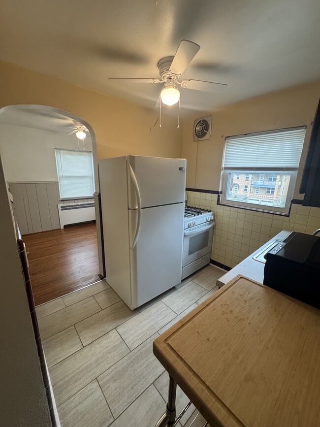Kitchen - 3410 Cleveland Ct Unit 3