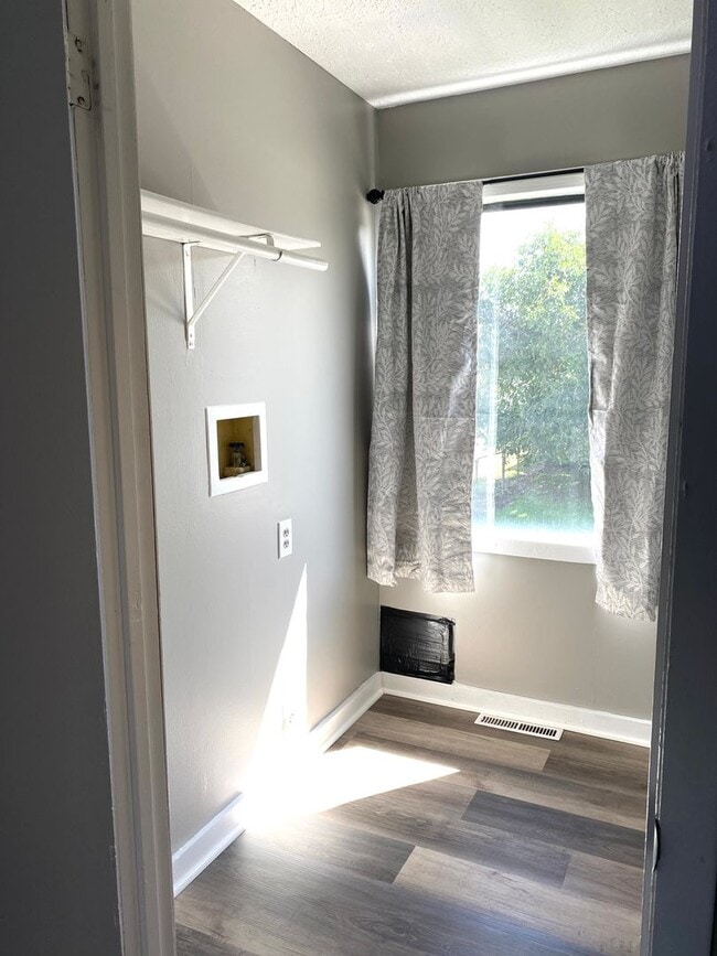 Photo - 110 1/2 Lee Street Unidad 110 1/2 Lee Street Apt B